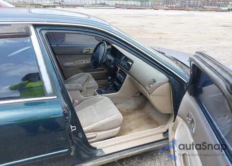 1996 Honda Accord Ex/Ex-R z USA, uszkodzony, nr VIN 1HGCD5559TA173583